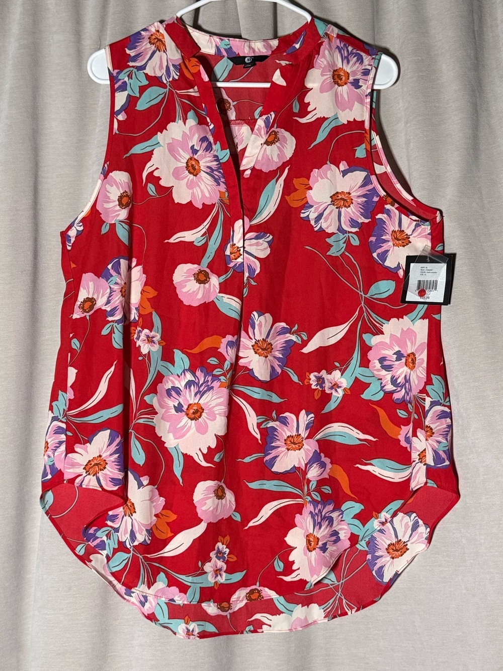 A&I Women's Red Floral Sleeveless V-Neck Blouse Tank Top Size XL NWT